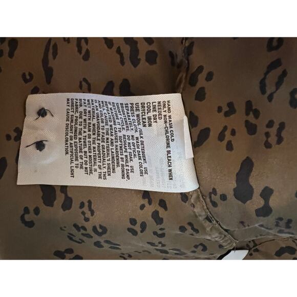 NWOT Carine Roitfield Uniqlo 100% Silk Leopard Print Button Down Blouse Shirt -S - Picture 8 of 14